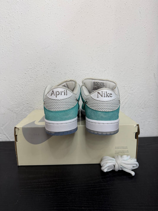 DUNK LOW SB APRIL