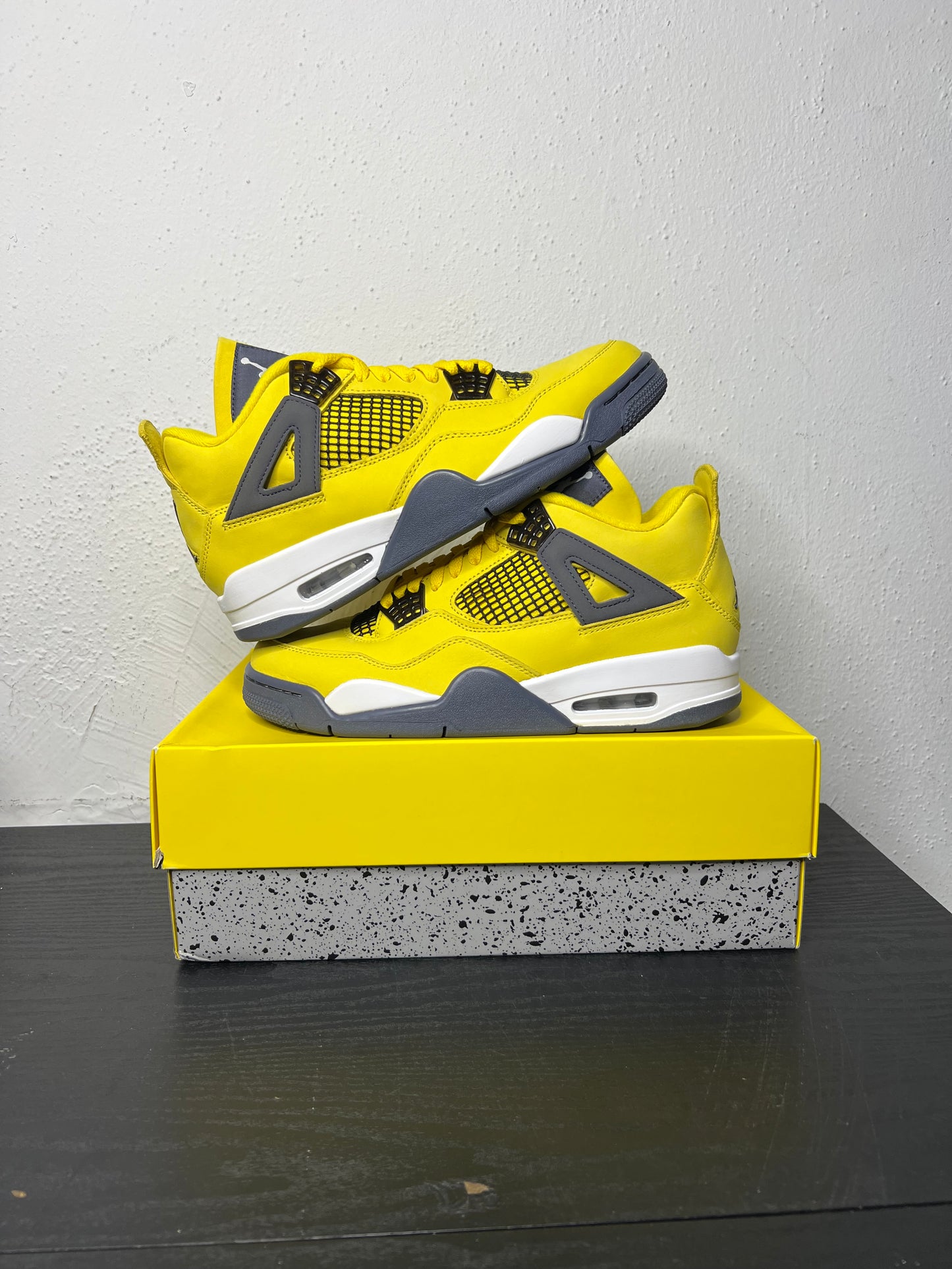 JORDAN 4 LIGHTNING