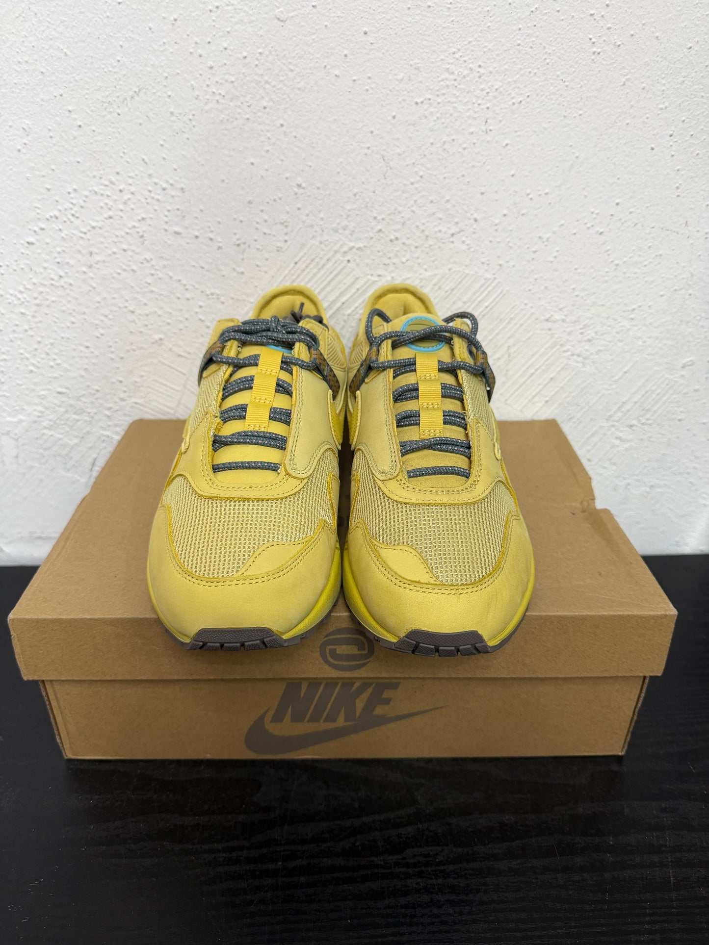 AIR MAX 1 TRAVIS SCOTT SATURN GOLD