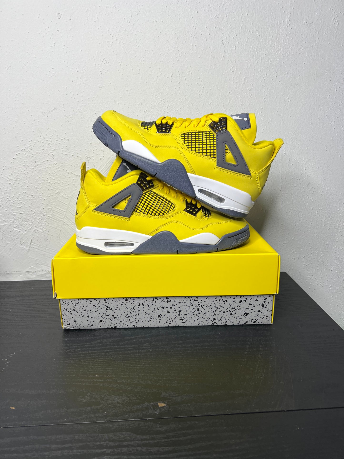 JORDAN 4 LIGHTNING