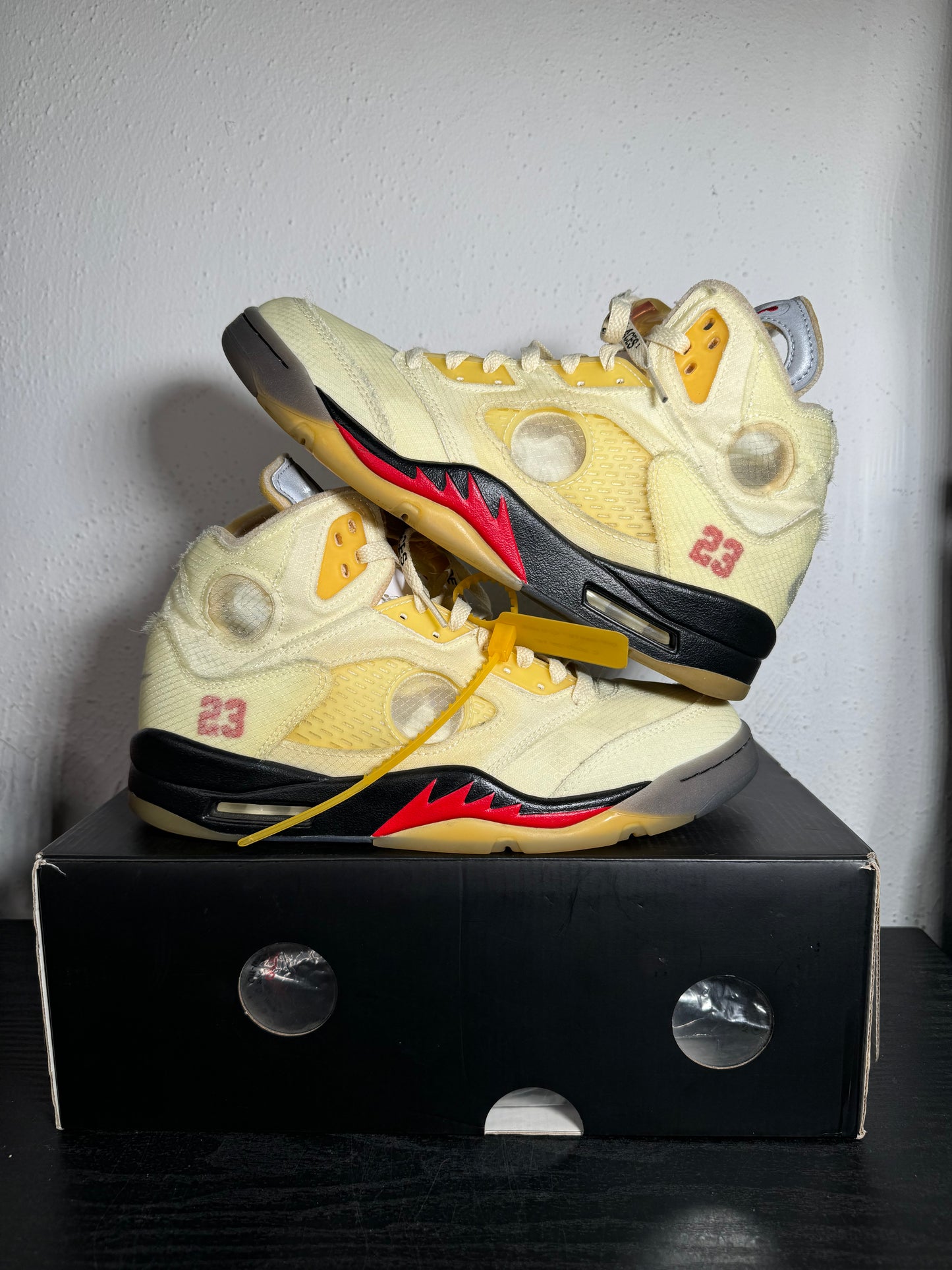 JORDAN 5 OFF WHITE SAIL (USED)