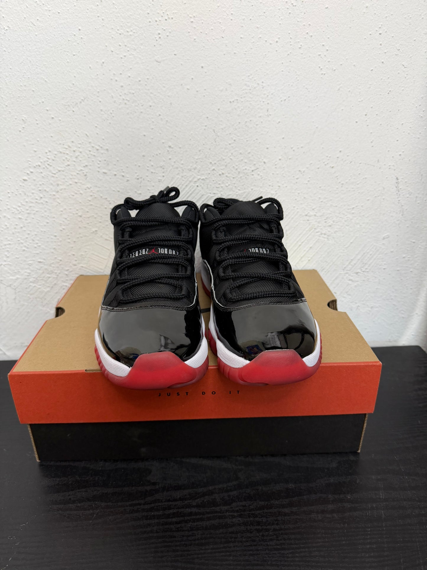 JORDAN 11 LOW BRED (USED
