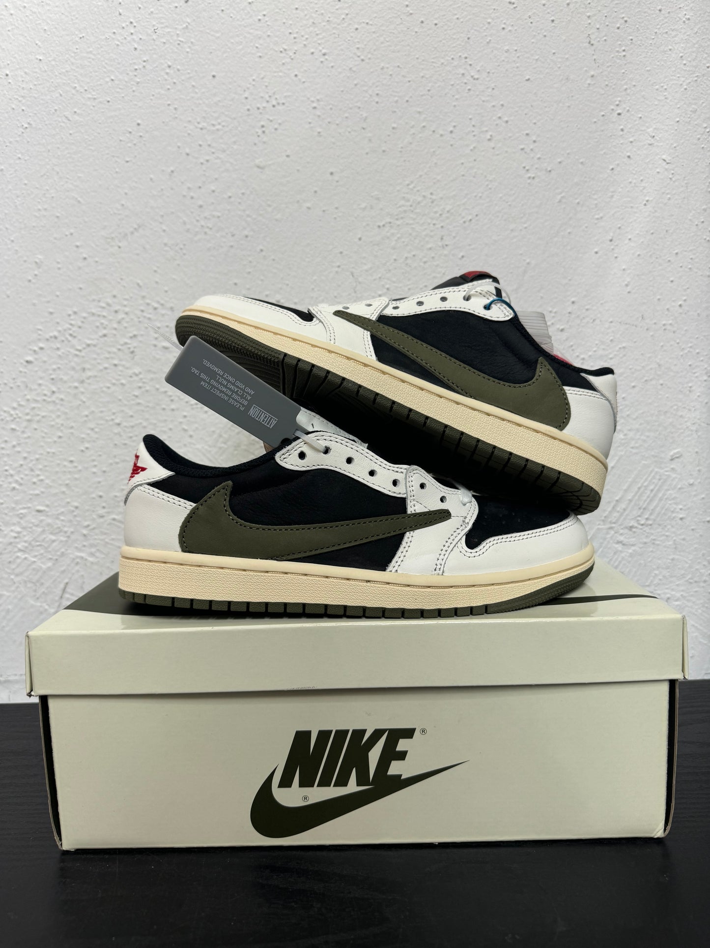 JORDAN 1 LOW TRAVIS OLIVE (WMNS)