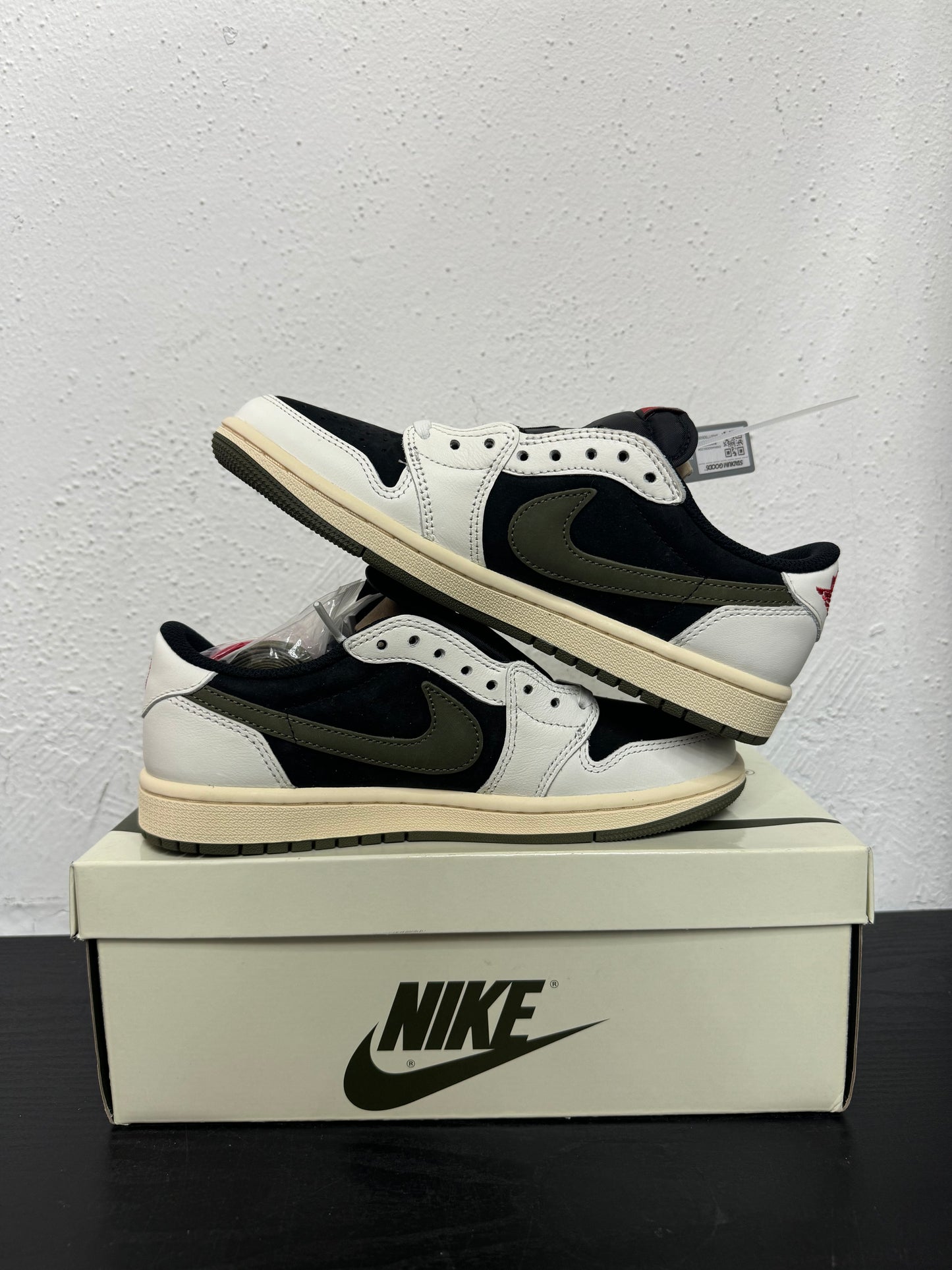 JORDAN 1 LOW TRAVIS OLIVE (WMNS)