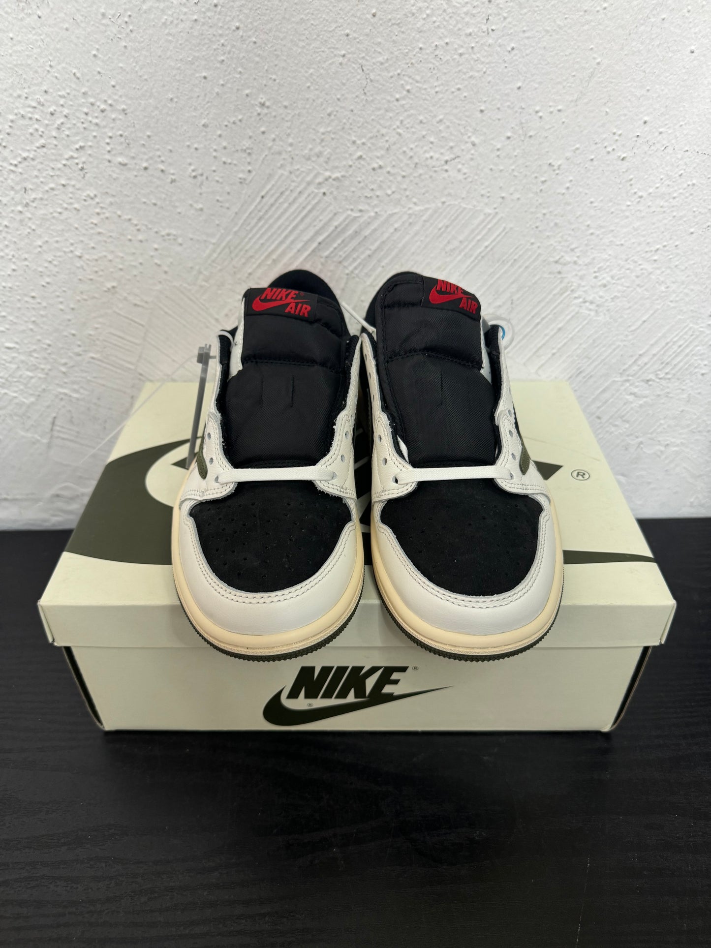 JORDAN 1 LOW TRAVIS OLIVE (WMNS)