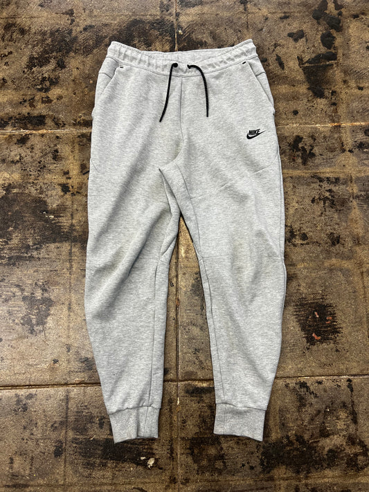 NIKE TECH GREY SWEATPANTS