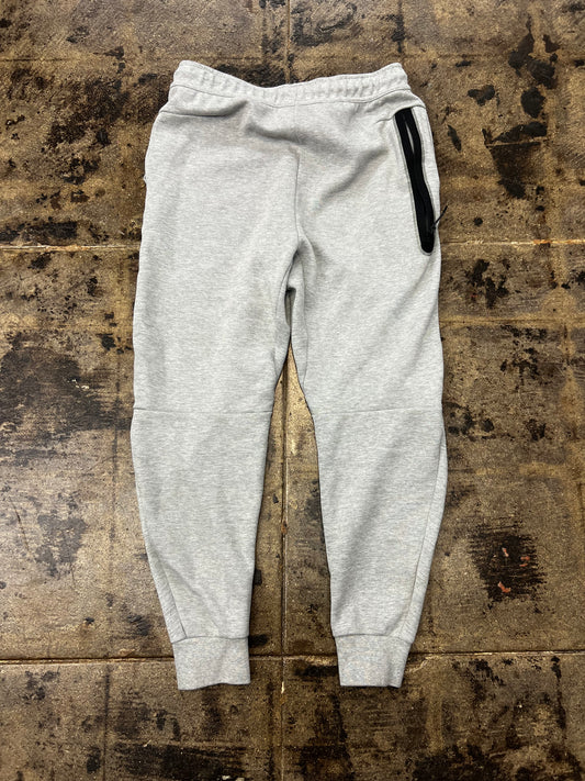 NIKE TECH GREY SWEATPANTS