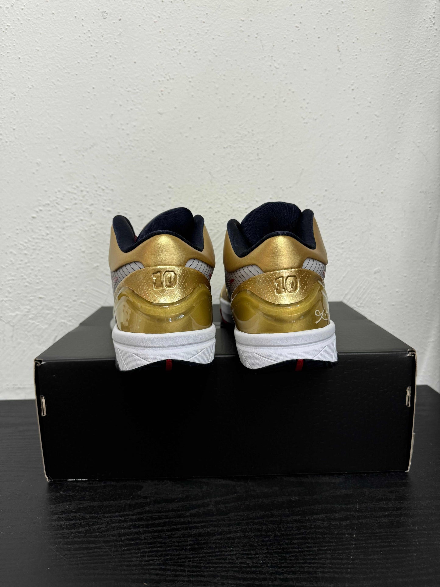KOBE 4 PROTRO GOLD MEDAL