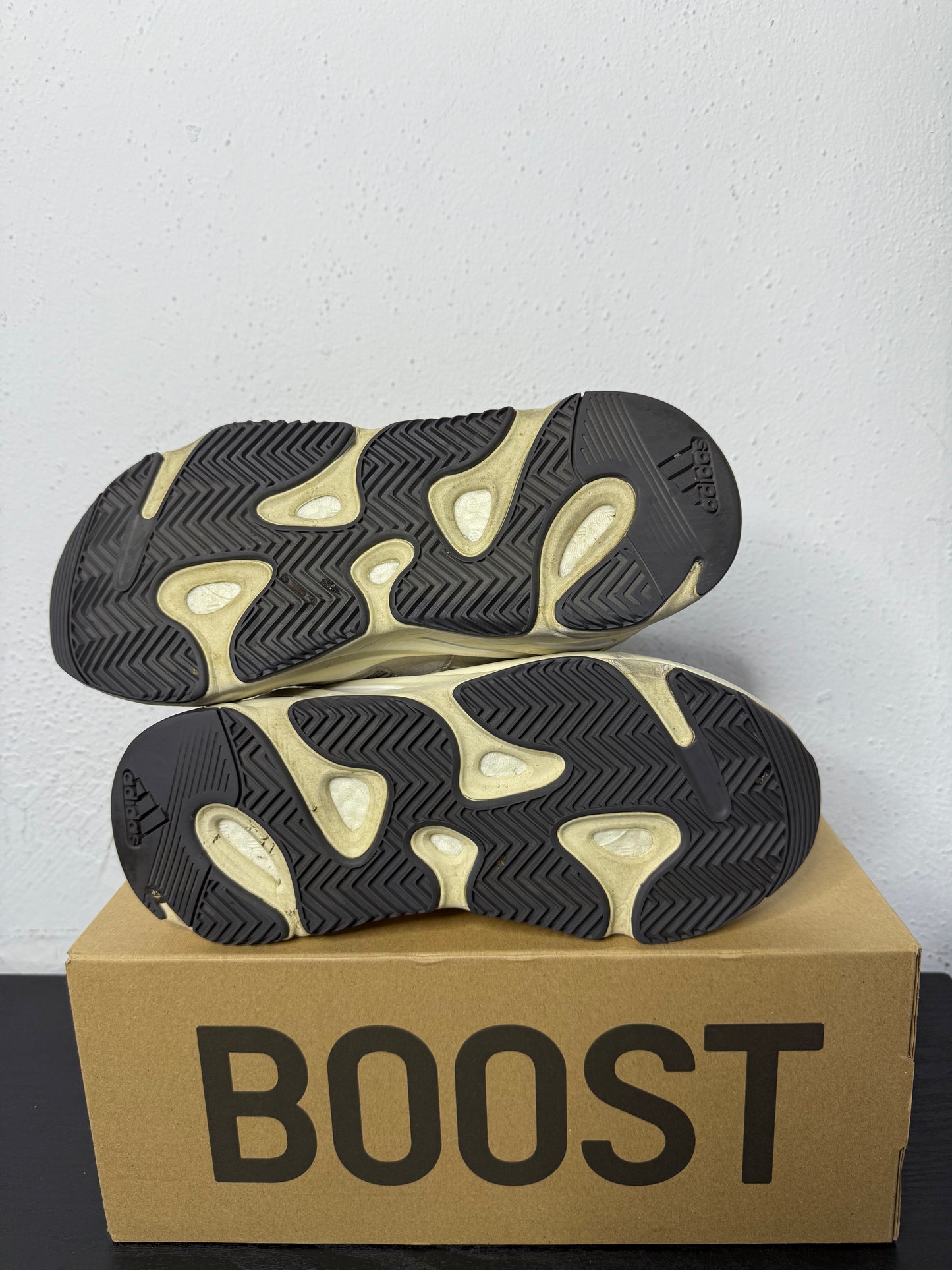 YEEZY 700 ANALOG (USED)