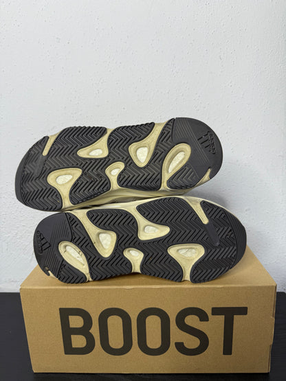 YEEZY 700 ANALOG (USED)