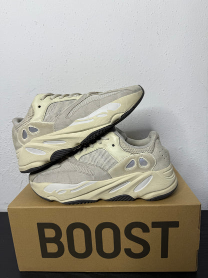 YEEZY 700 ANALOG (USED)