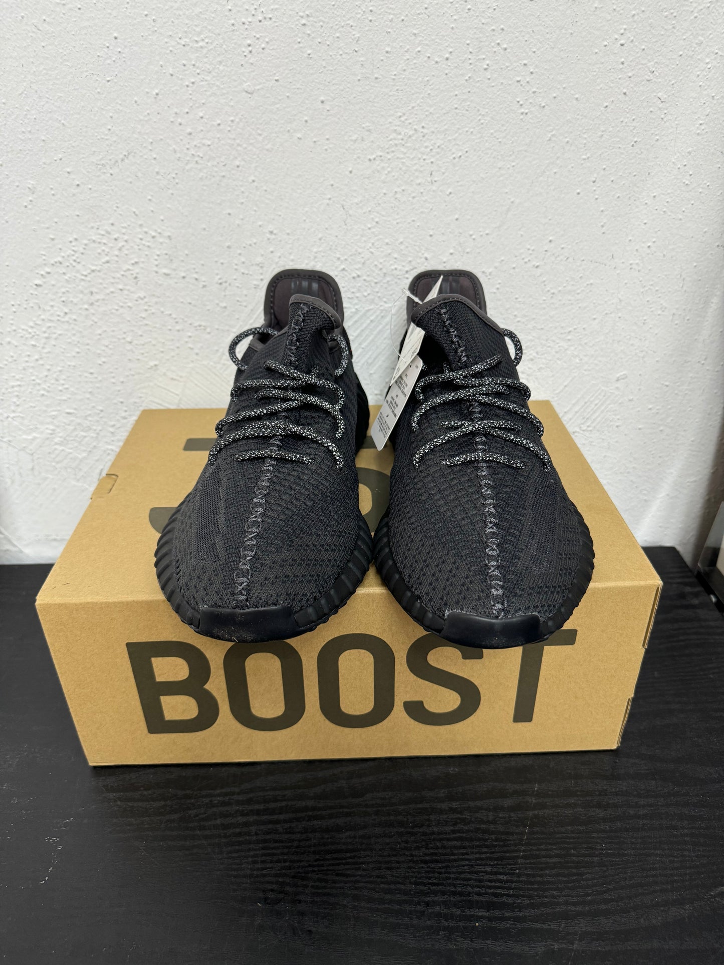 YEEZY 350 TRIPLE BLACK (NON REFLECTIVE)