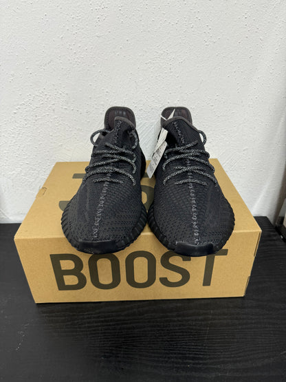 YEEZY 350 TRIPLE BLACK (NON REFLECTIVE)