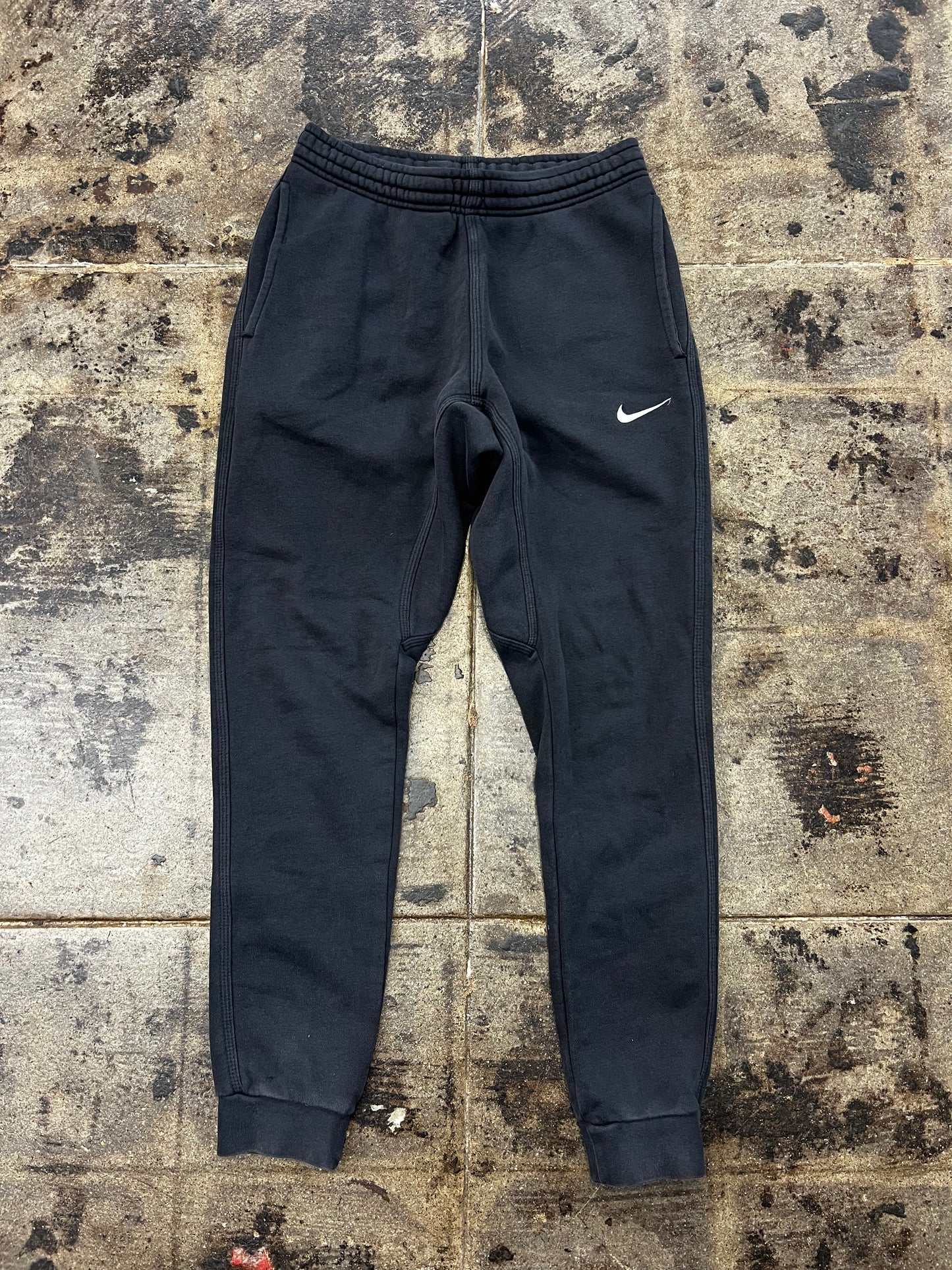 BLACK NIKE SWEATPANTS