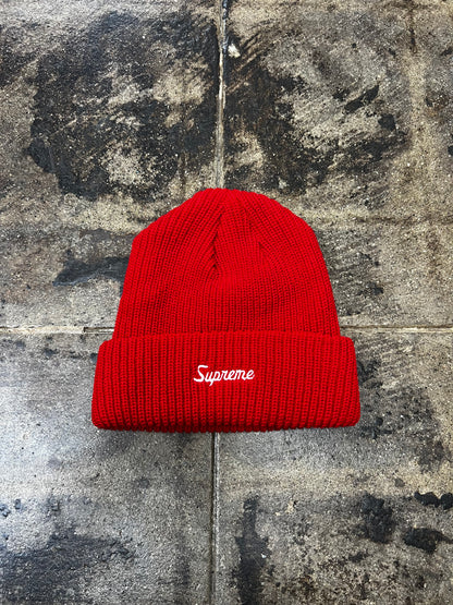 RED SUPREME LOOSE GAUGE BEANIE
