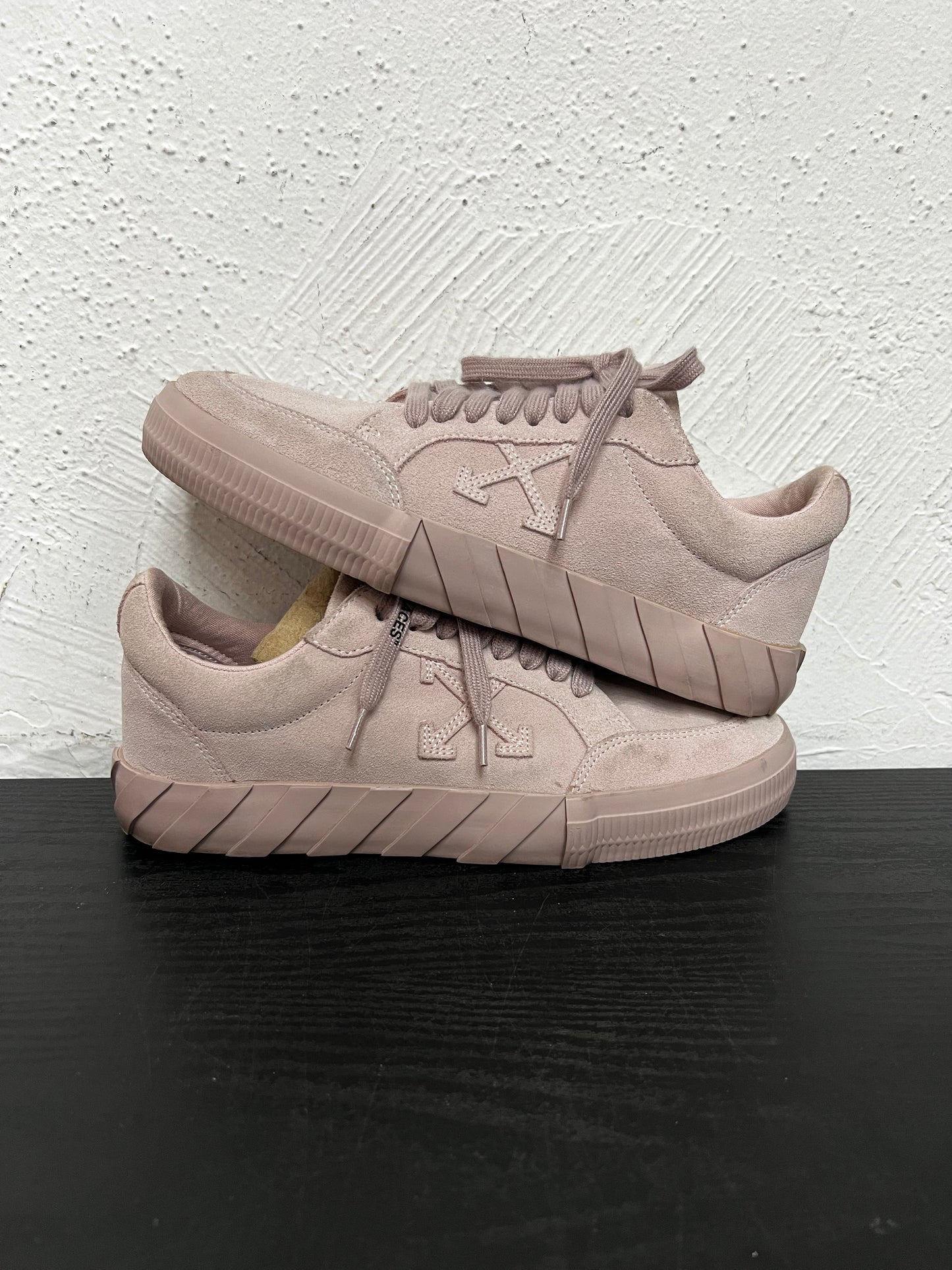 OFF WHITE LOW VULC BLUSH SNEAKER (USED, NB)