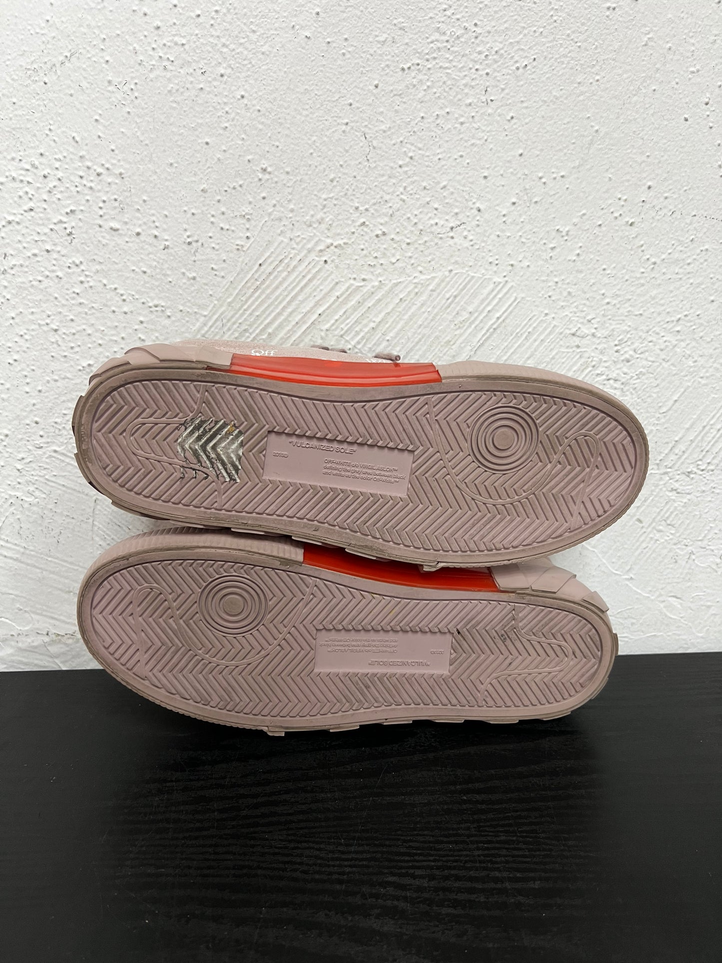 OFF WHITE LOW VULC BLUSH SNEAKER (USED, NB)