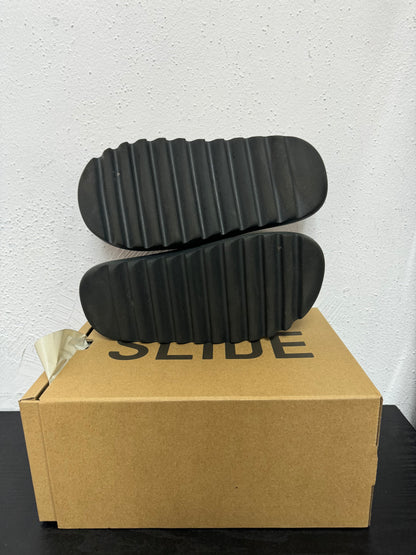 YEEZY SLIDE DARK ONYX (USED)