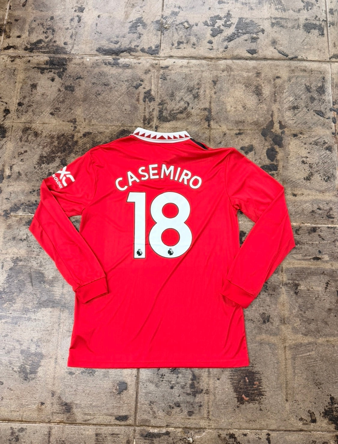 MANCHESTER UNITED CASEMIRO #18 L-S JERSY