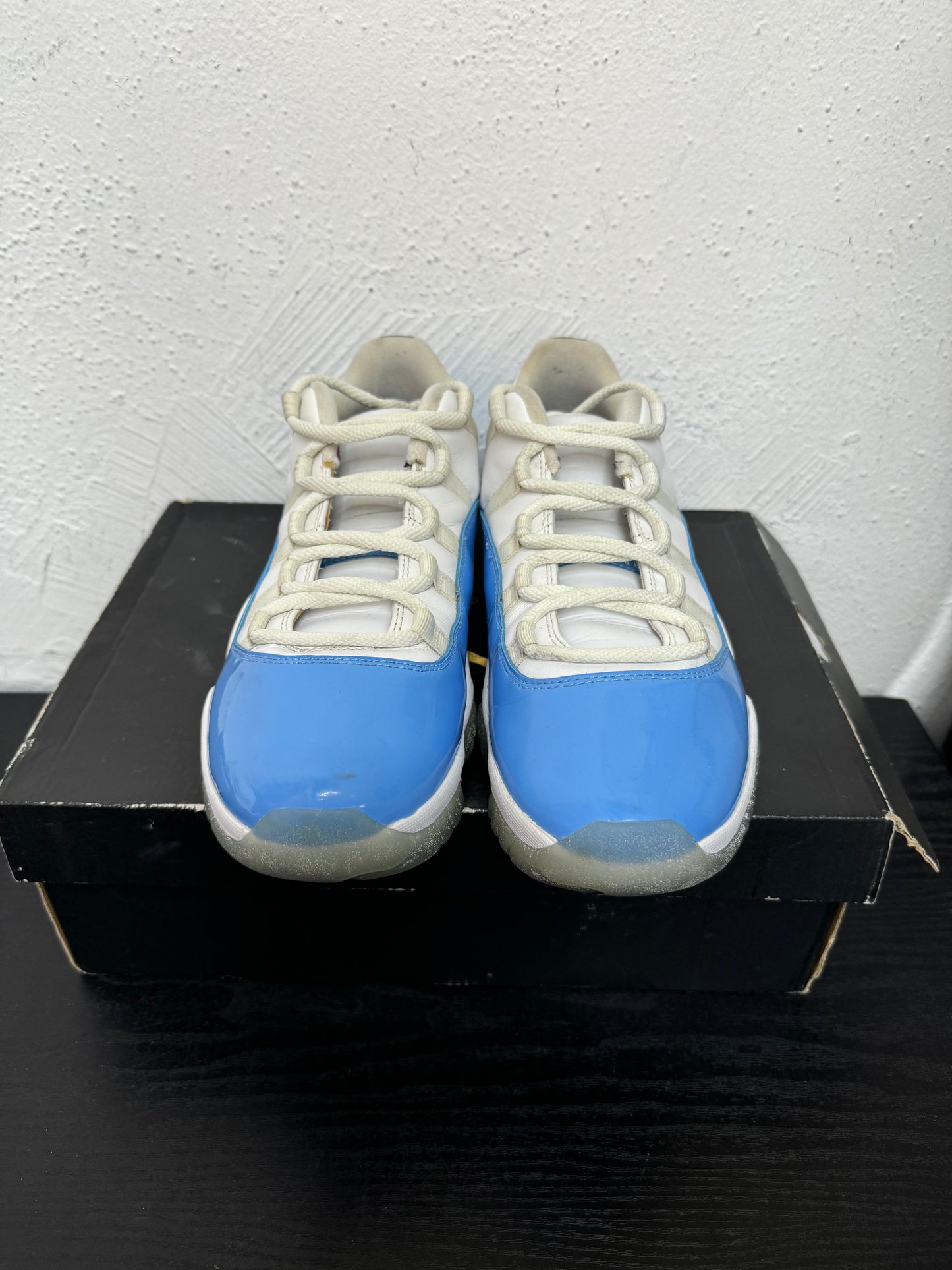 JORDAN 11 LOW UNIVERSITY BLUE (USED)