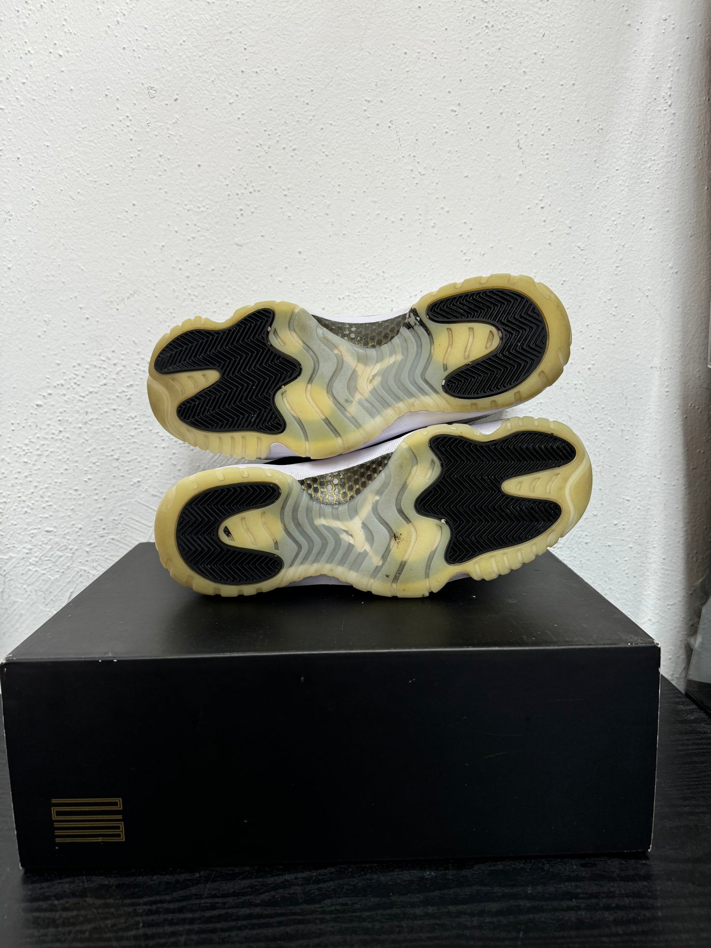 JORDAN 11 GRATITUDE (USED)