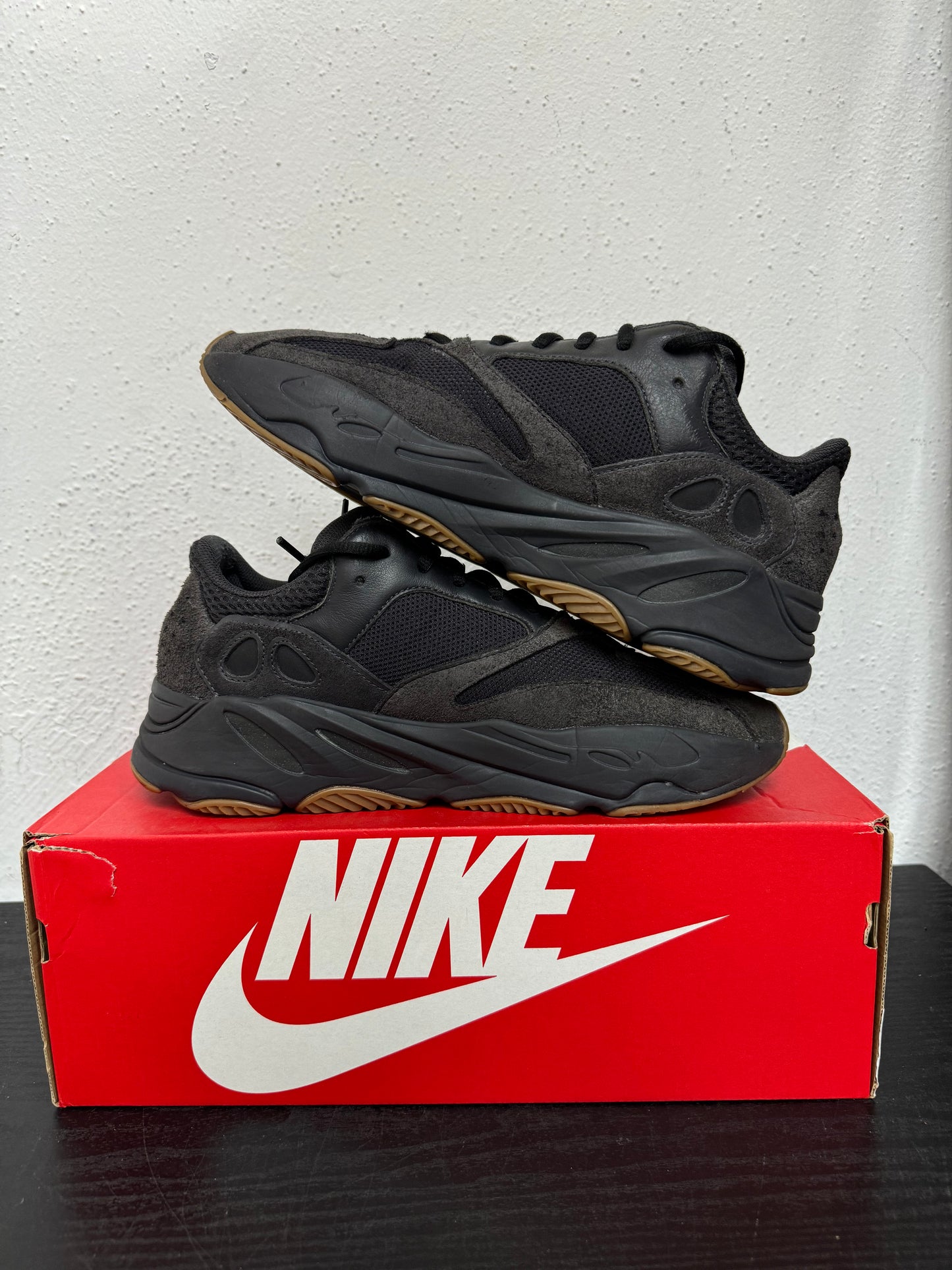 YEEZY 700 UTILITY BLACK (USED)