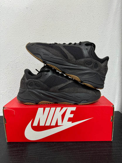 YEEZY 700 UTILITY BLACK (USED)