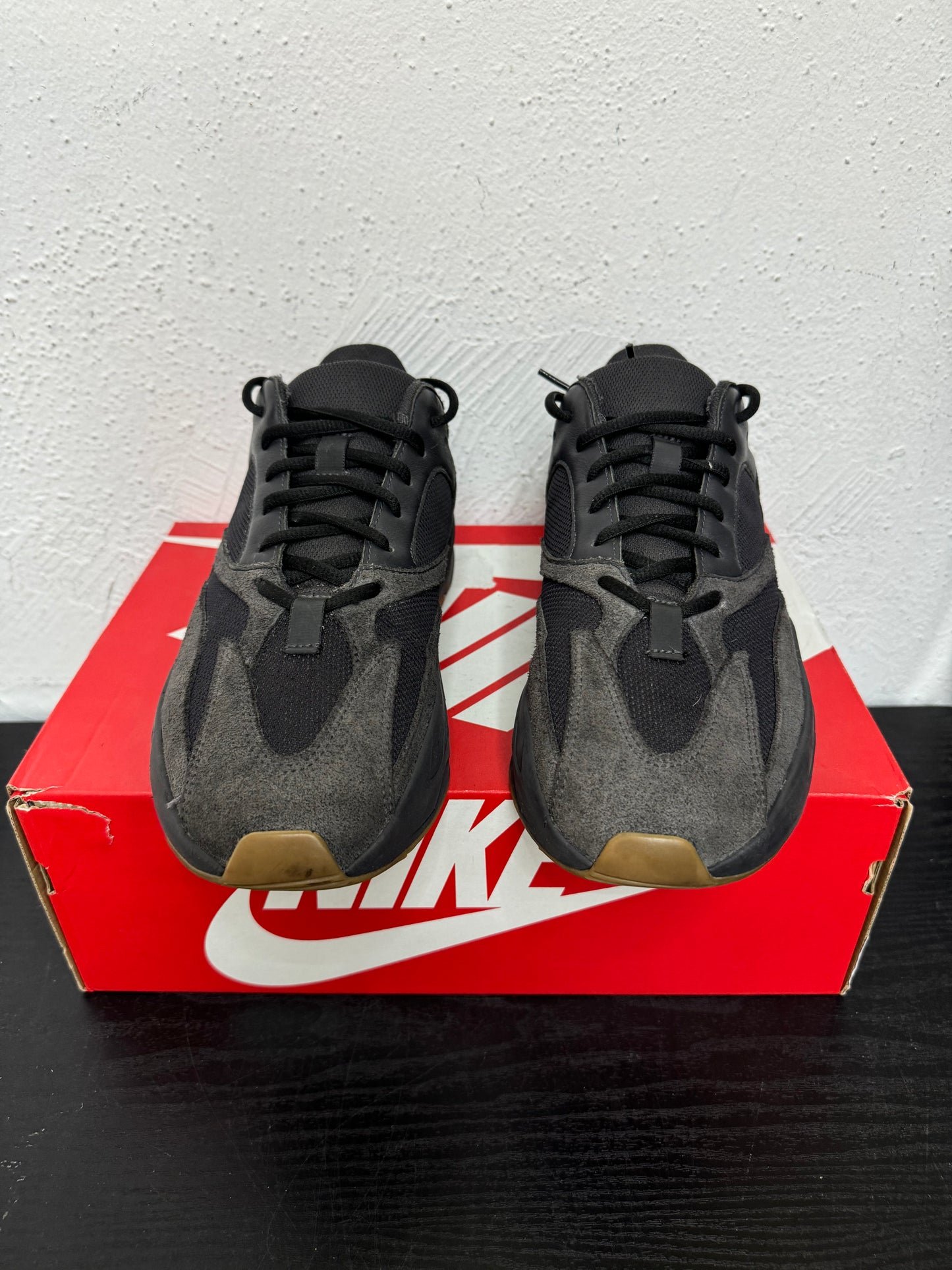 YEEZY 700 UTILITY BLACK (USED)