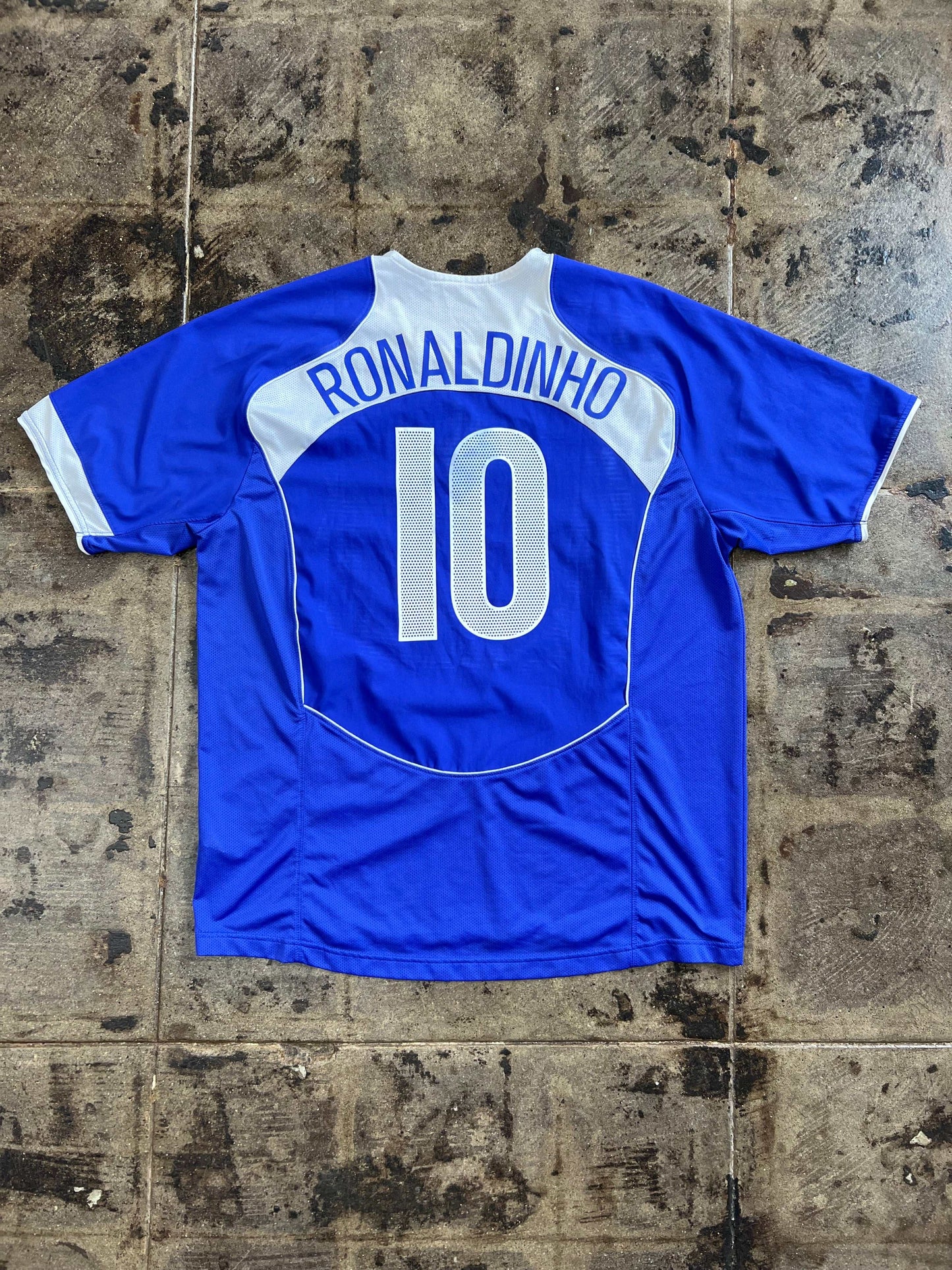 NIKE 04’ BRAZIL RONALDINHO AWAY JERSEY