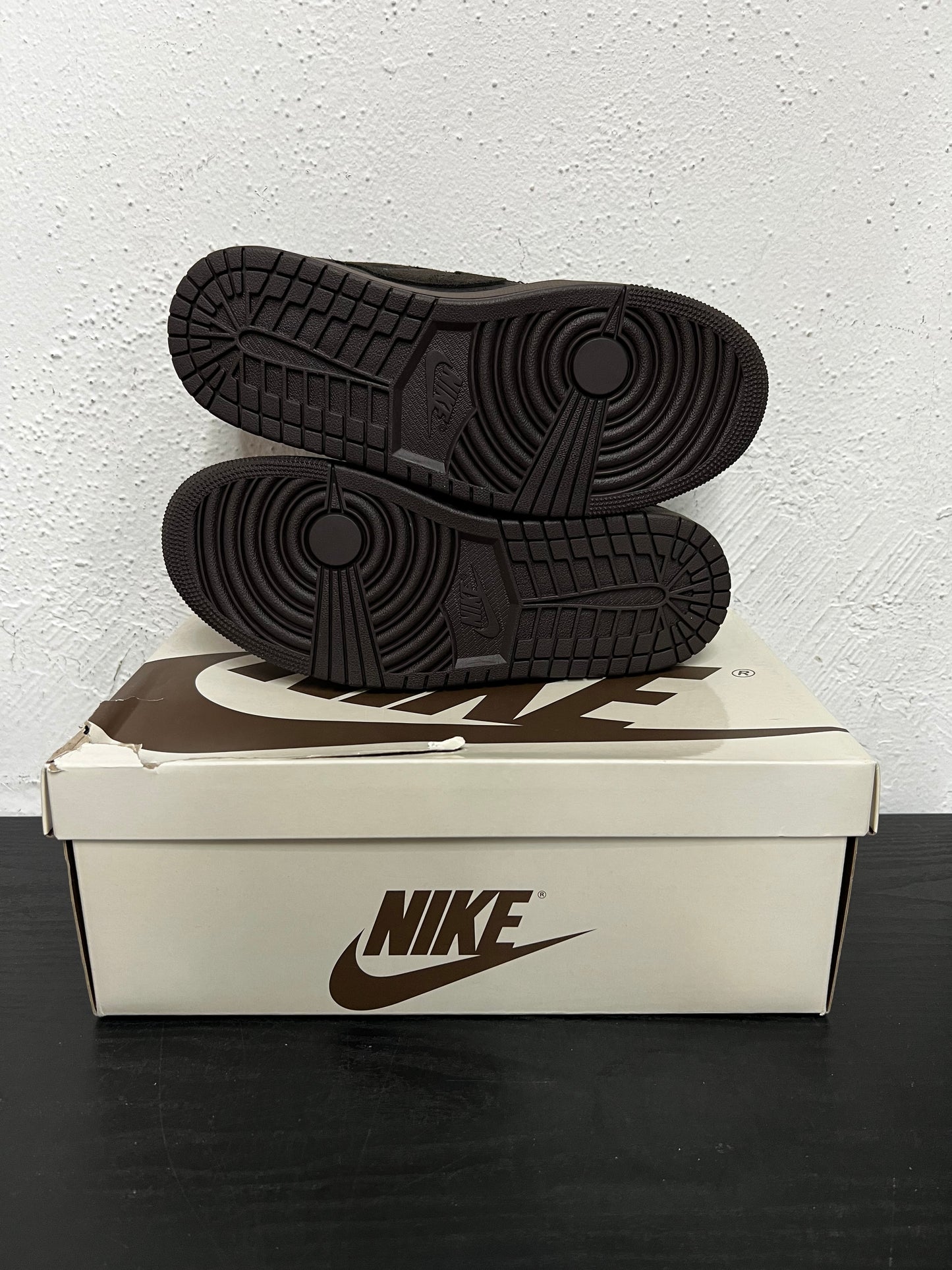 JORDAN 1 LOW TRAVIS VELVET BROWN