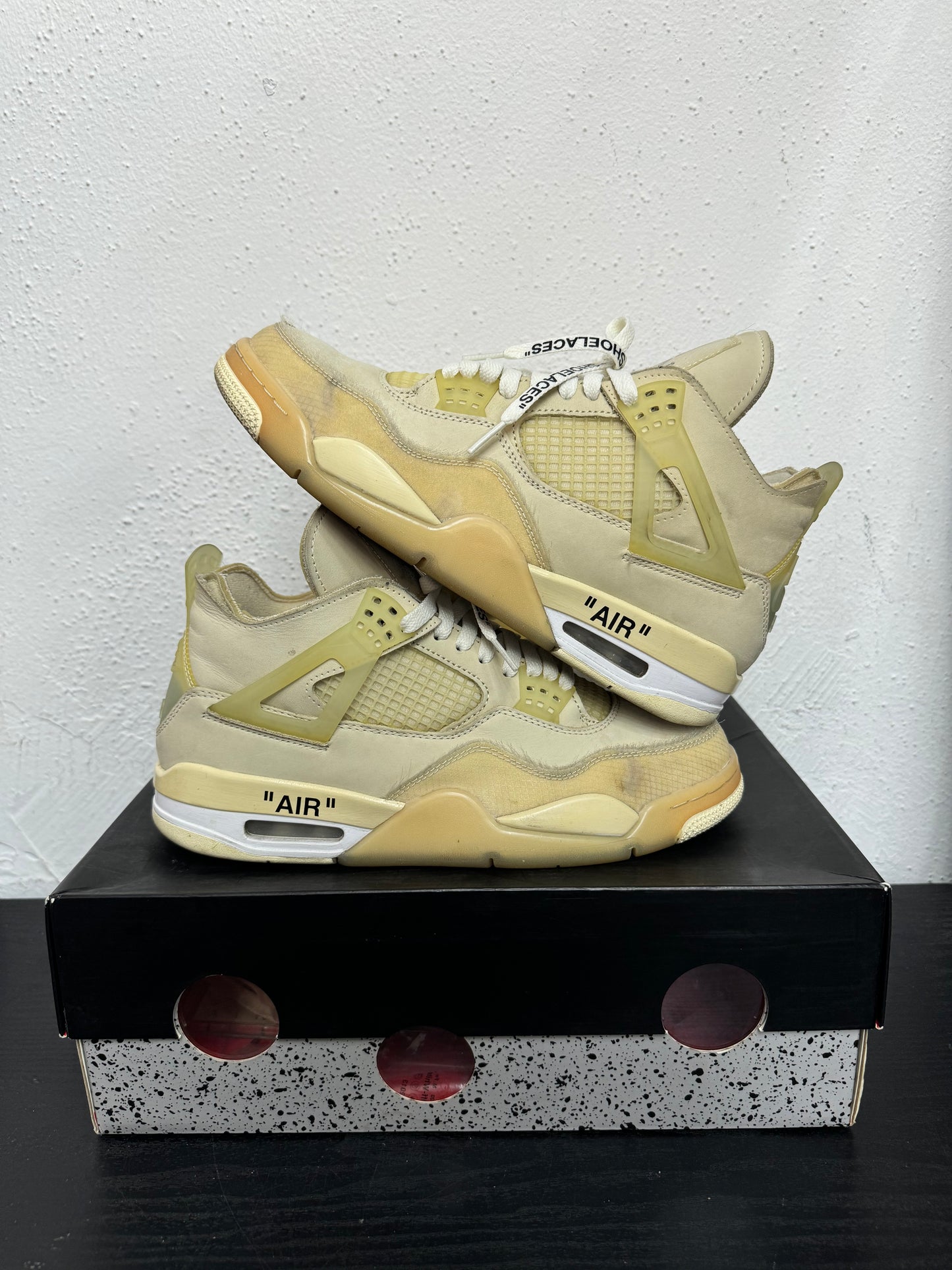 JORDAN 4 OFF WHITE SAIL (USED)