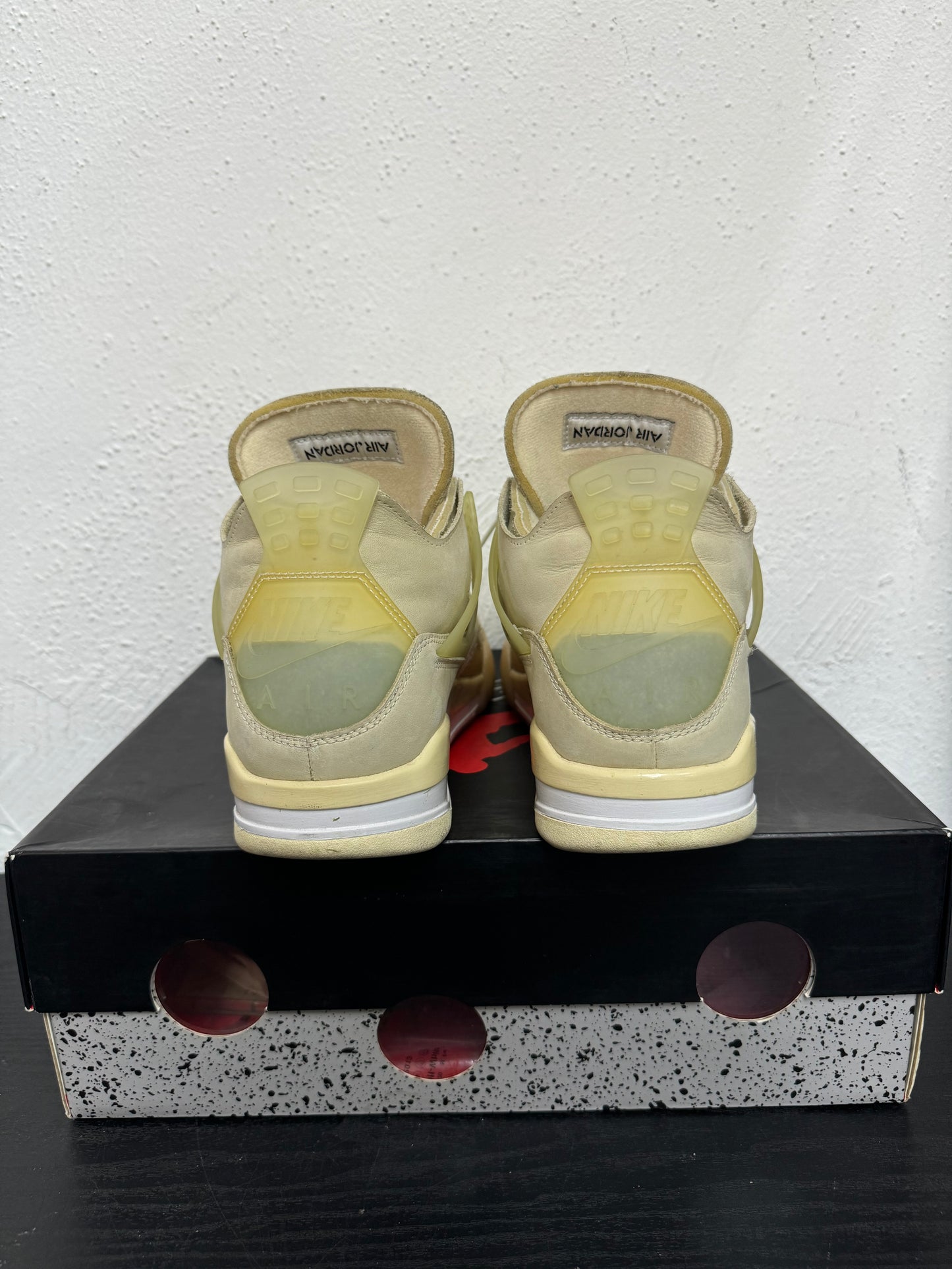 JORDAN 4 OFF WHITE SAIL (USED)