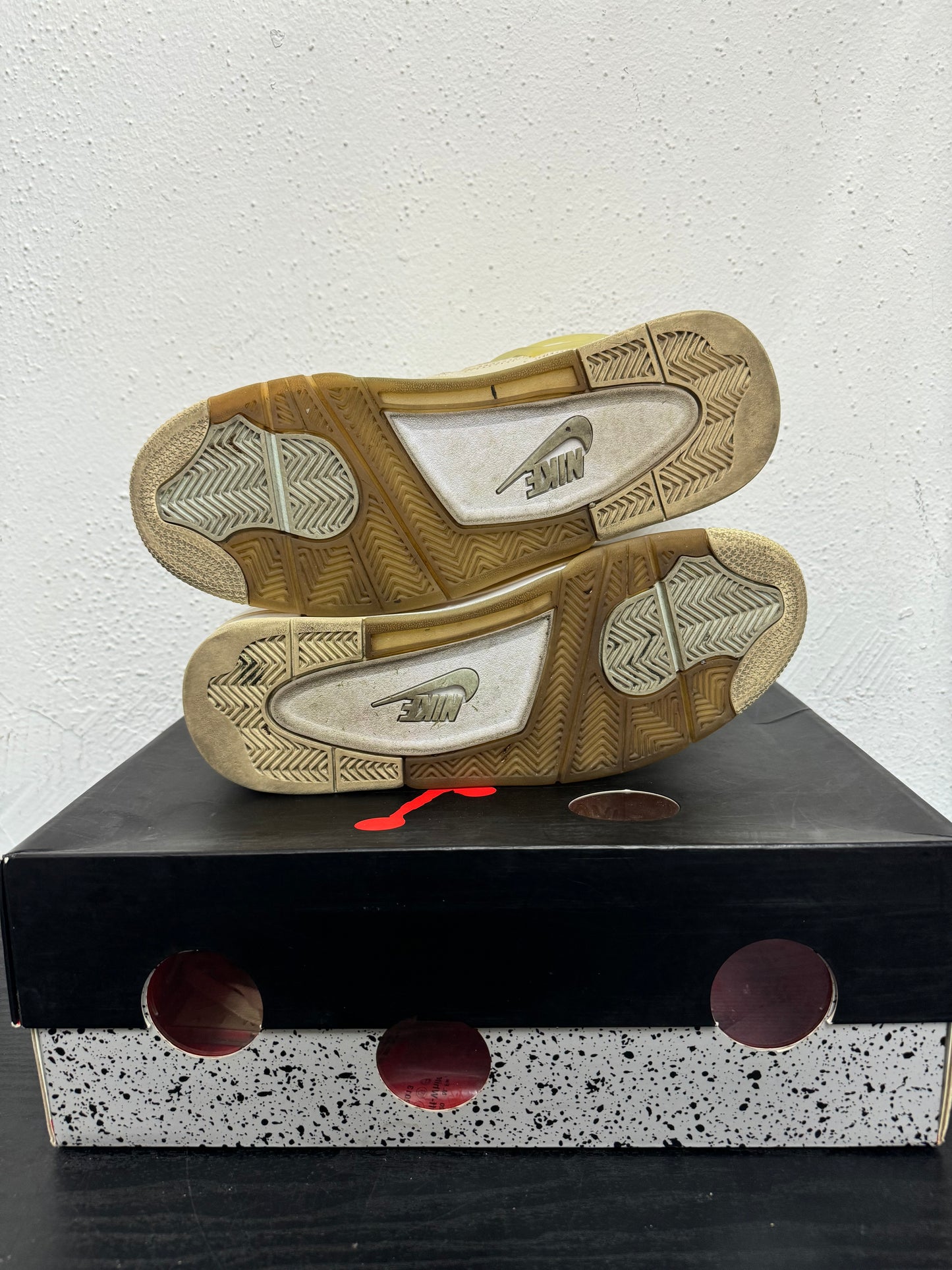 JORDAN 4 OFF WHITE SAIL (USED)