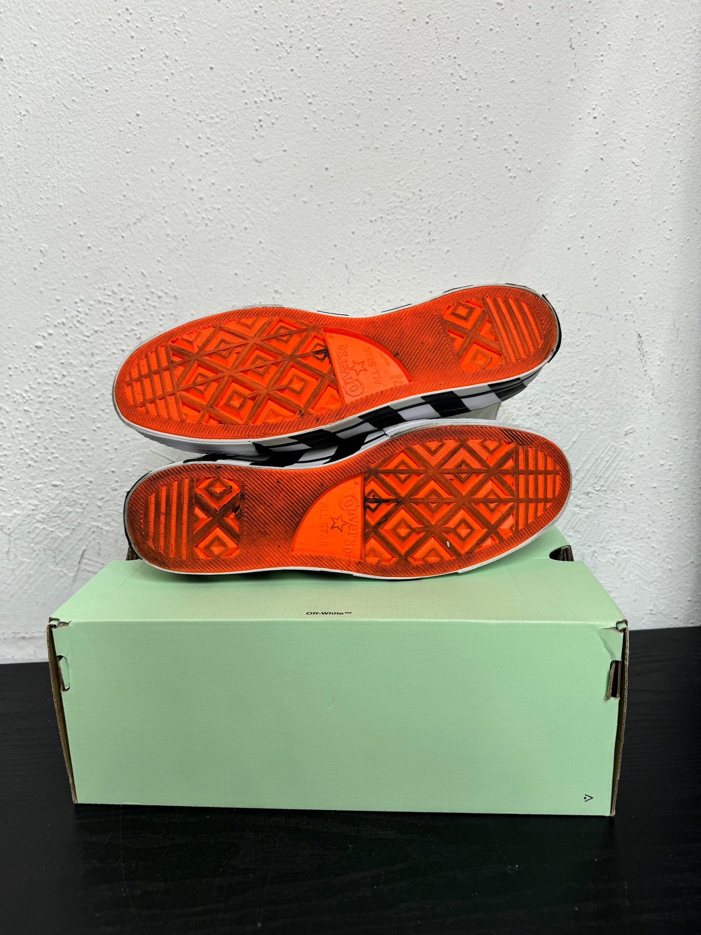 OFF WHITE CONVERSE CHUCK TAYLOR(USED)