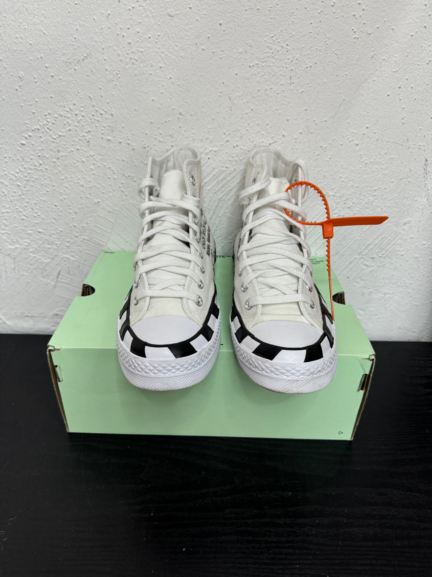 OFF WHITE CONVERSE CHUCK TAYLOR(USED)