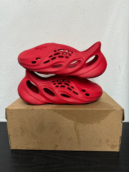 YZY FOAM RUNNER VERMILLION (USED)