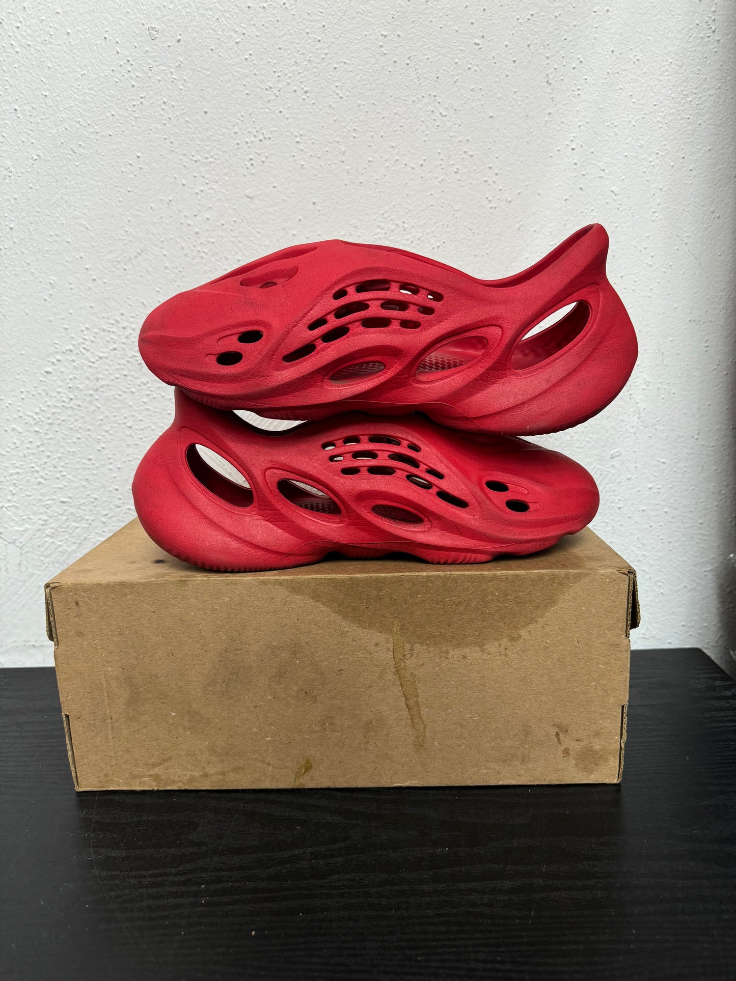 YZY FOAM RUNNER VERMILLION (USED)