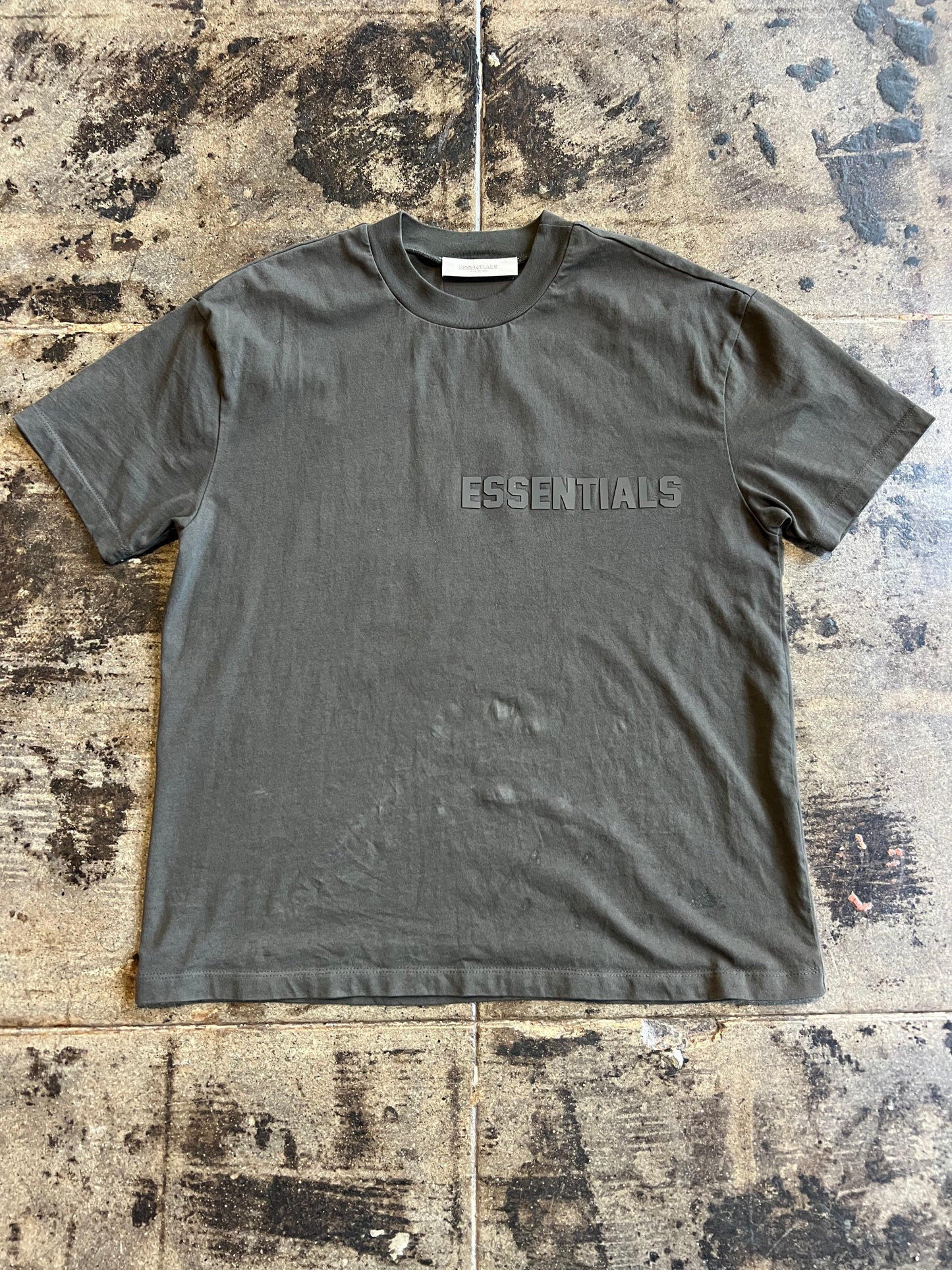 ESSENTIALS TEE