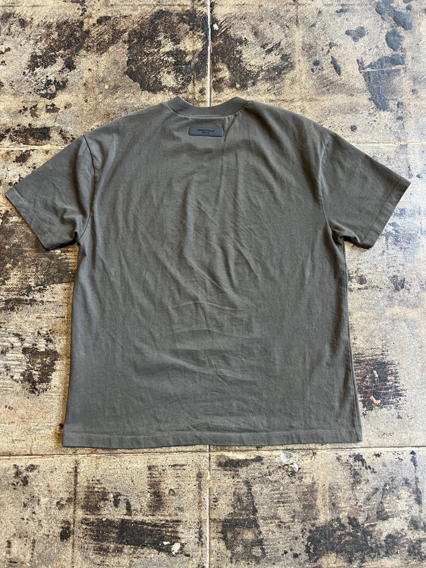 ESSENTIALS TEE