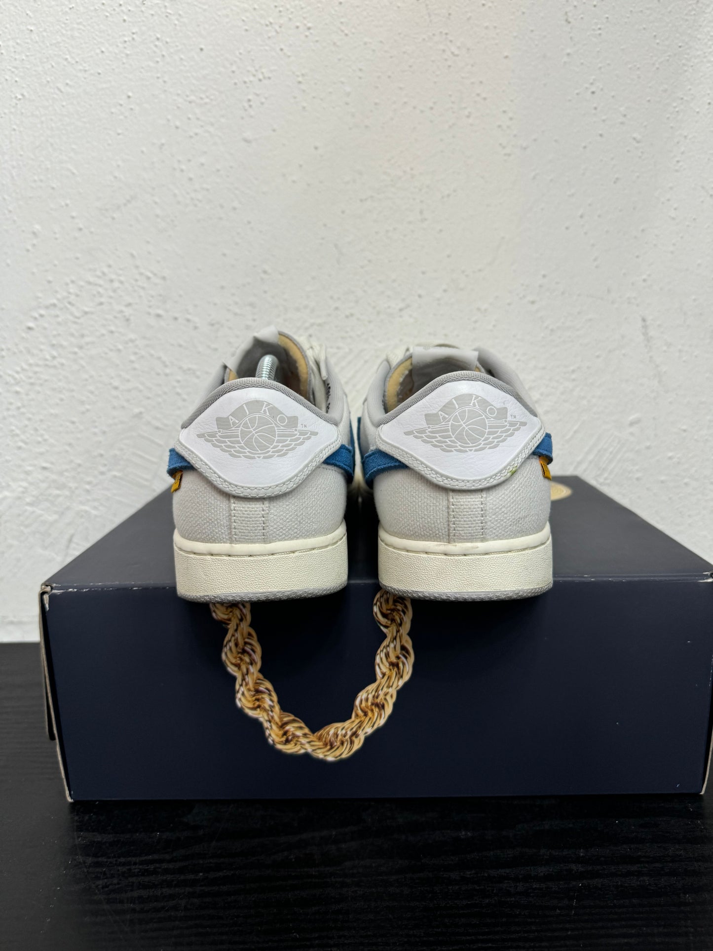 JORDAN 1 LOW UNION AJKO WHITE LOW (USED)