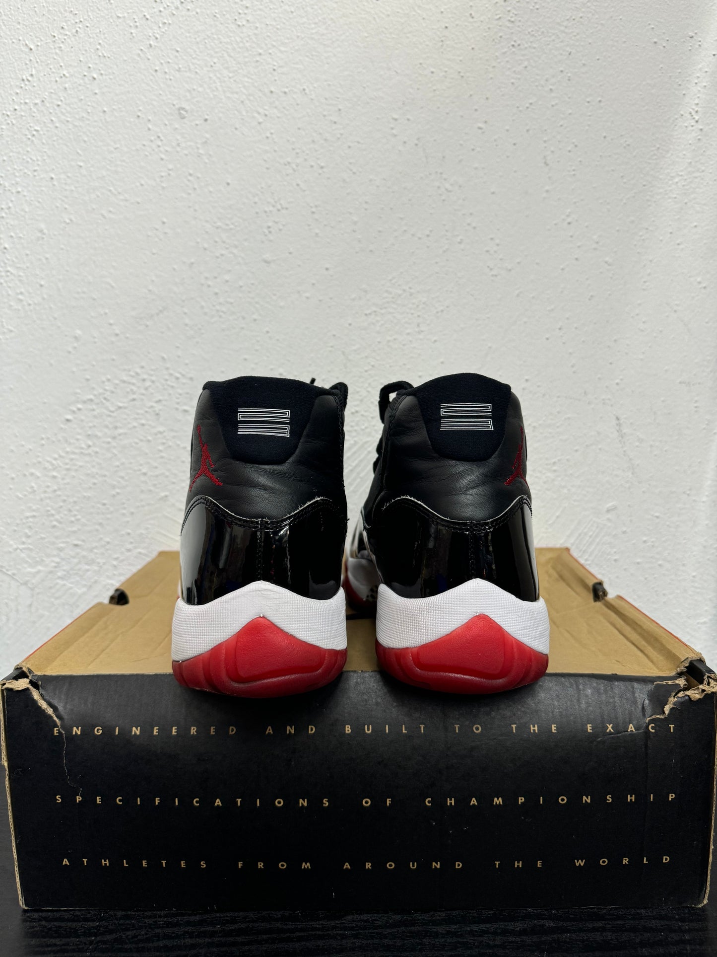 JORDAN 11 PLAYOFF BRED (USED)