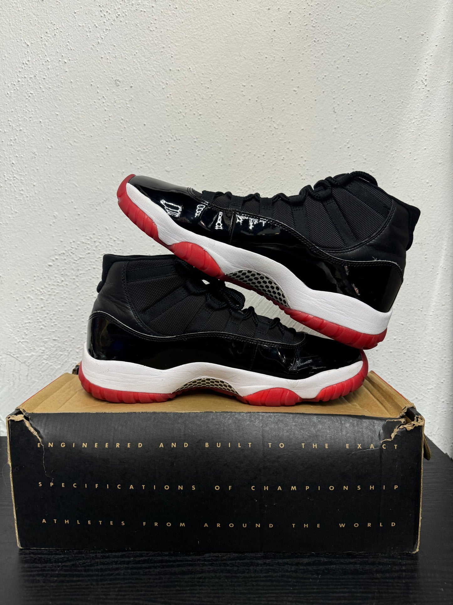JORDAN 11 PLAYOFF BRED (USED)