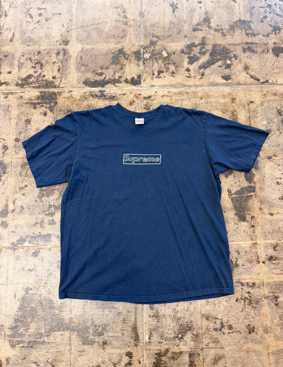 SUPREME KAWS CHALK BOX LOGO NAVY TEE