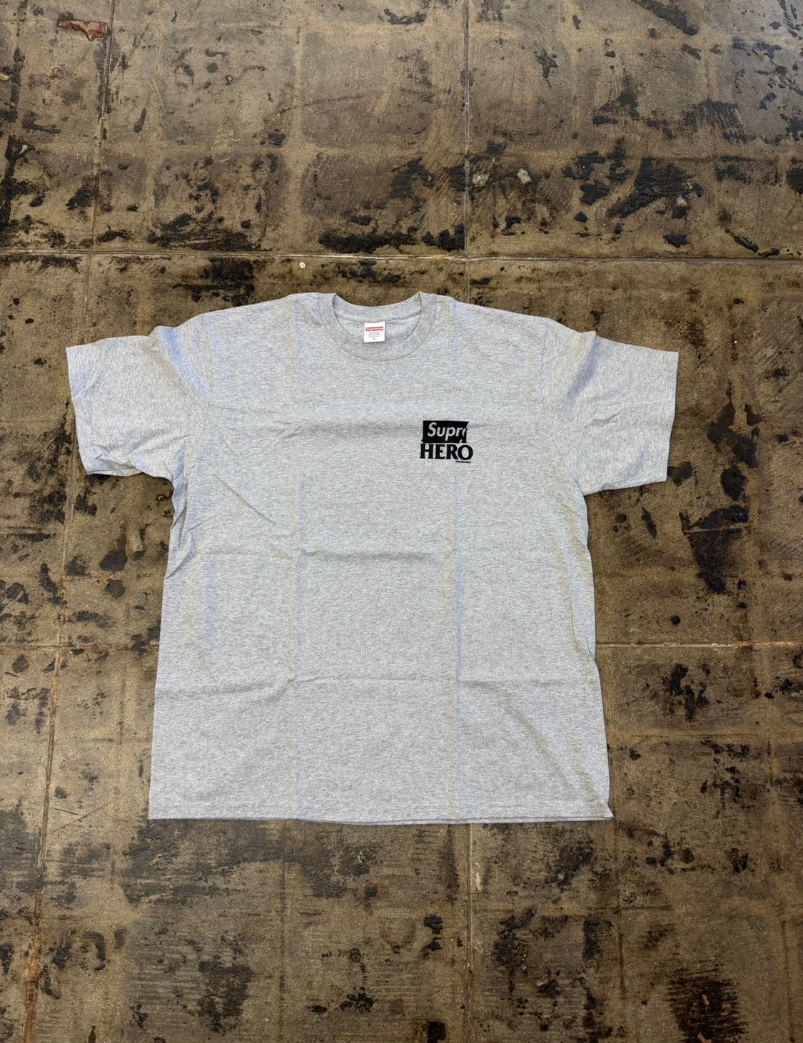 SUPREME ANTIHERO DOG GREY TEE