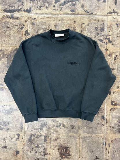 BLACK ESSENTIALS CREWNECK