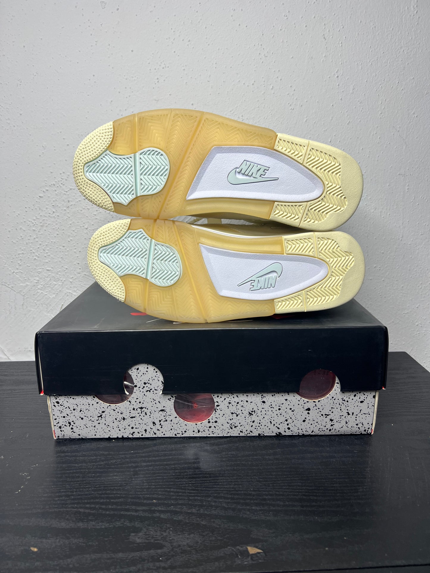 JORDAN 4 OFF WHITE SAIL