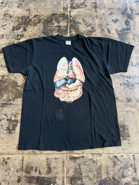SUPREME GUTS TEE