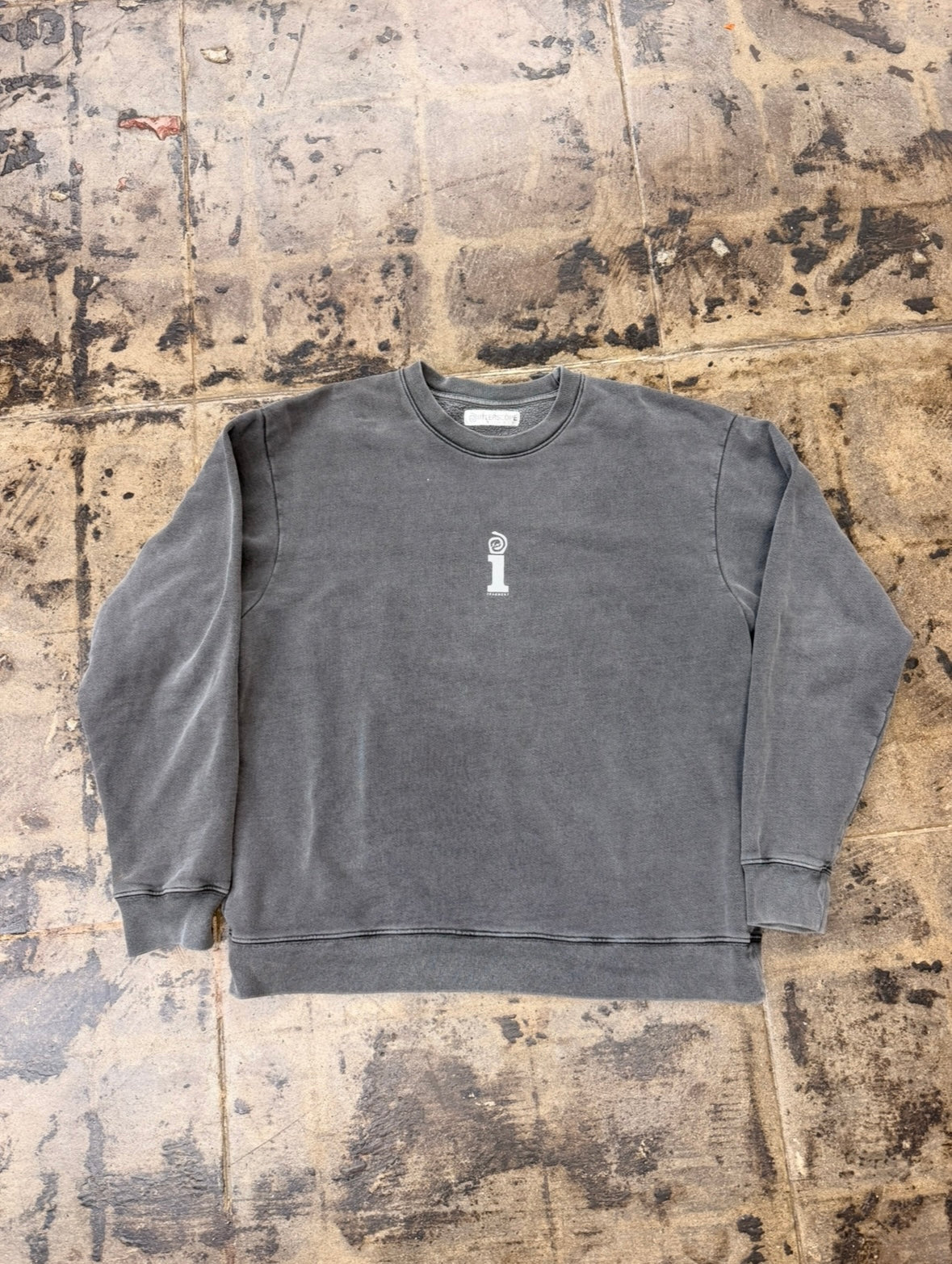 INTERSCOPE FRAGMENT GREY CREWNECK