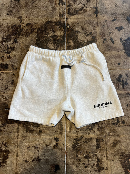 ESSENTIAL SHORTS LIGHT GREY