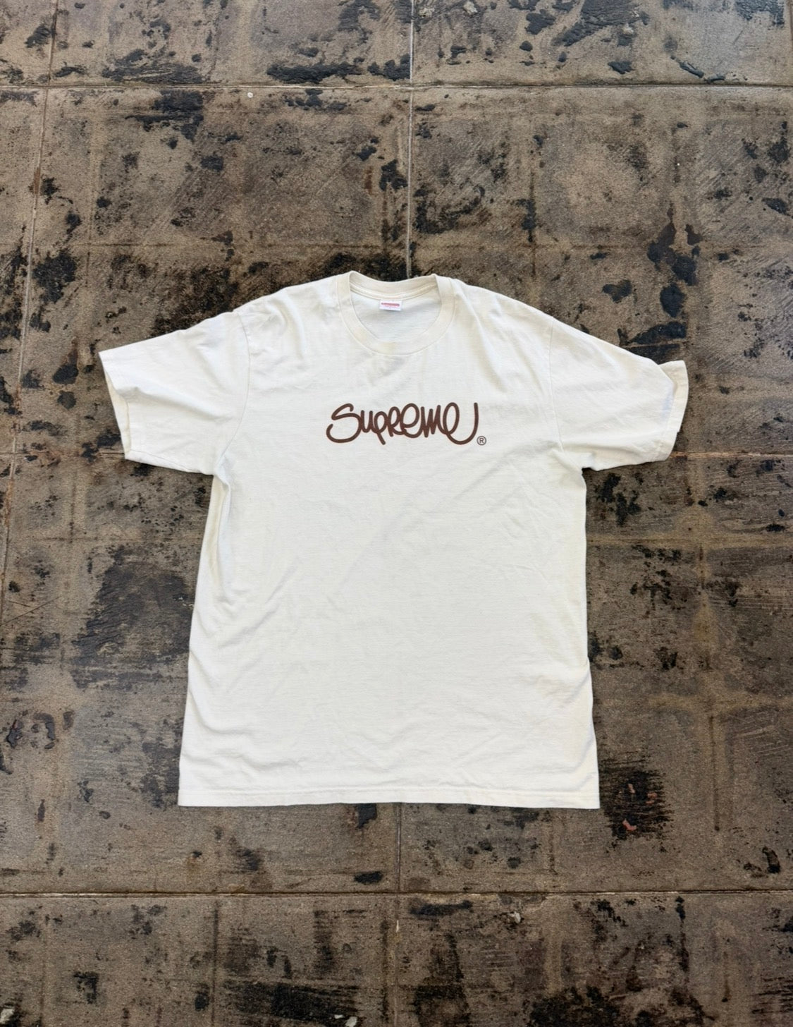 SUPREME HARDSTLYLE LOGO NATURAL TEE
